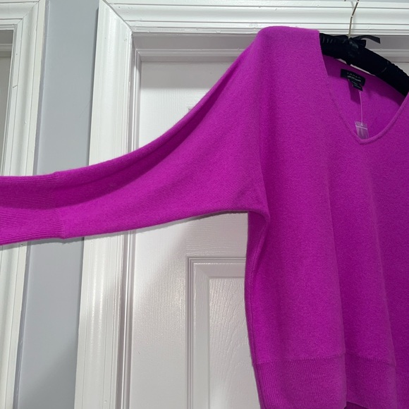Tahari cashmere sweater - Picture 2 of 5